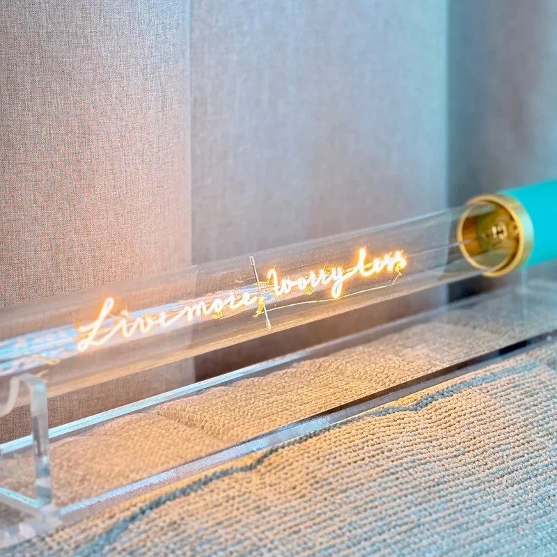 Ampoule décorative LED “Live more Worry less” – Message In The Tube