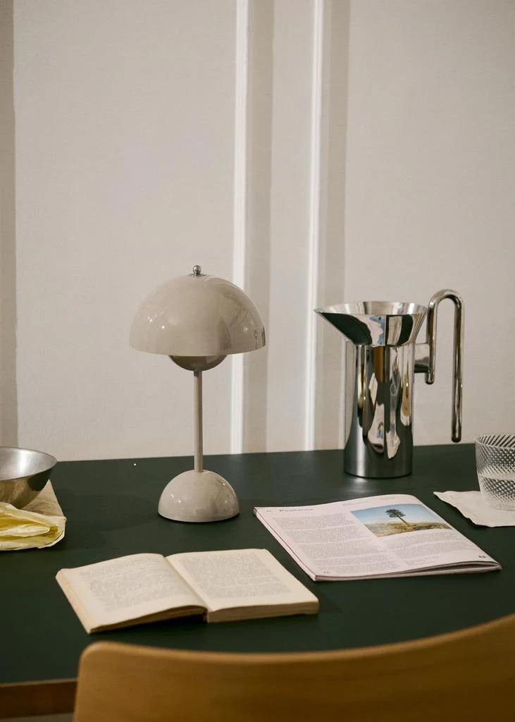 FLOWERPOT VP9 - PORTABLE BORDLAMPE - GREY BEIGE