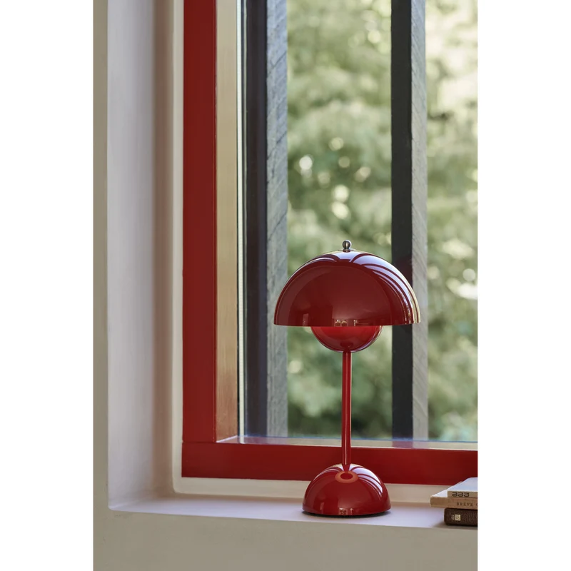 FLOWERPOT VP9 - PORTABLE BORDLAMPE - VERMILION RØD