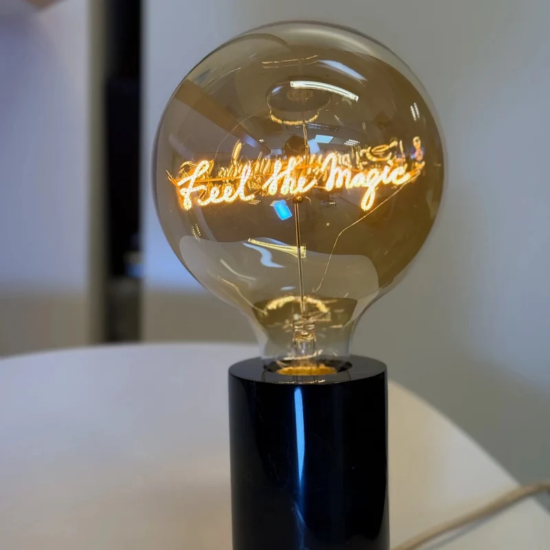 Ampoule décorative LED “Feel The Magic” – Message In The Bulb