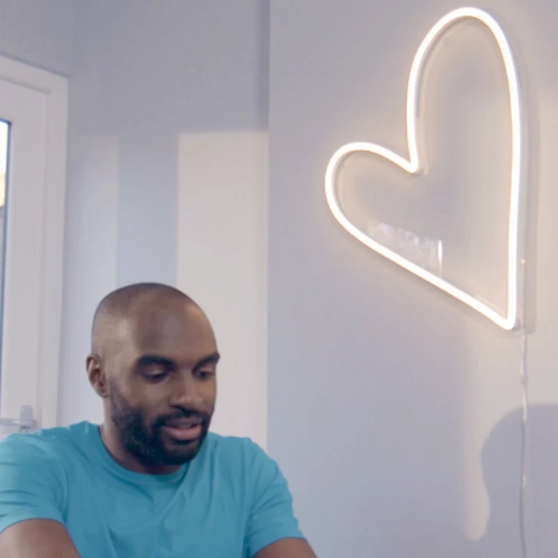 Big Big Heart (Très gros coeur), signe en néon LED