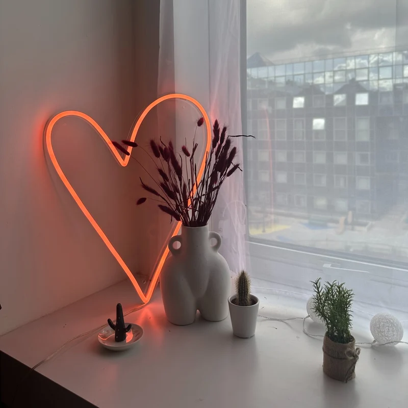 Big Big Heart (Très gros coeur), signe en néon LED