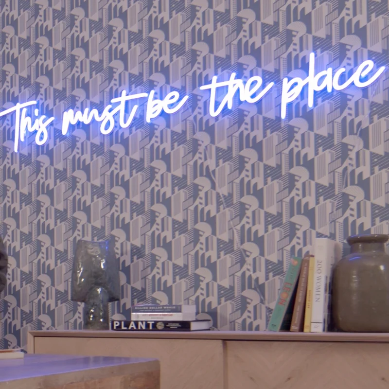 This must be the place - signe en néon LED