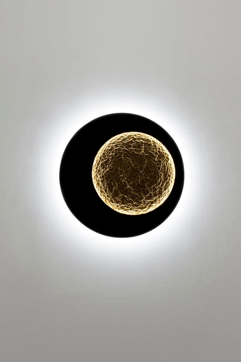 LED-Wandlampe Plenilunio Gross L dimmbar gehämmert