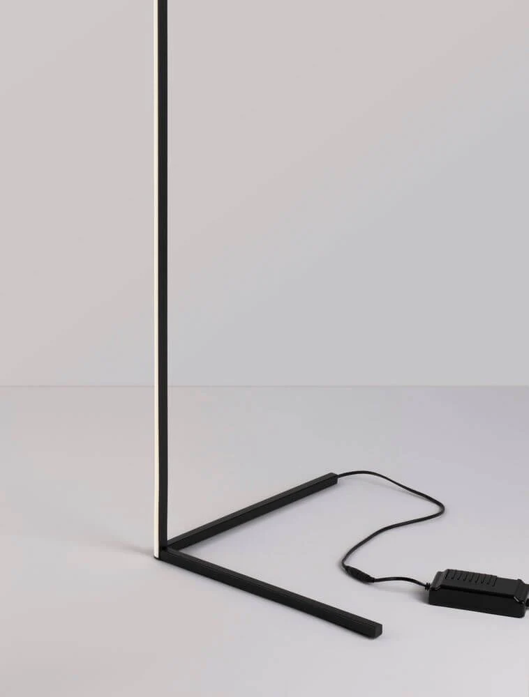 V-Line LED Stehlampe H 140,5cm 13000K