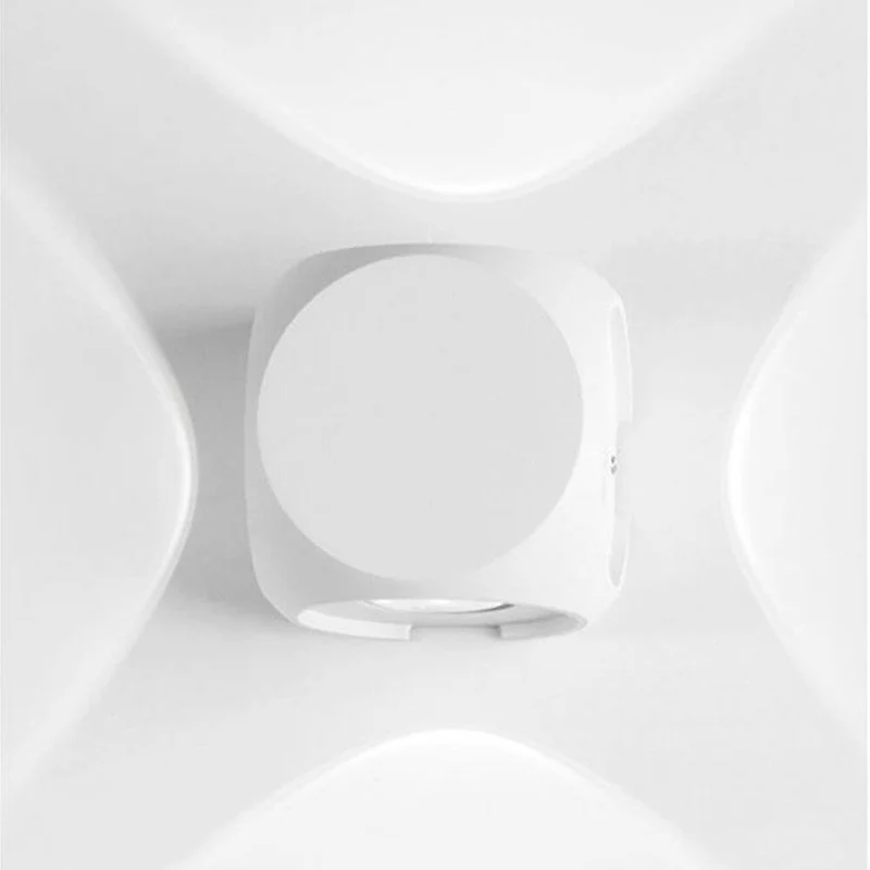 Zari Mini Wandleuchte Lichtstrahlen IP54