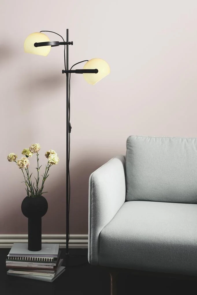 D.C GULVLAMPE 2 ARME OPAL/EG/SORT