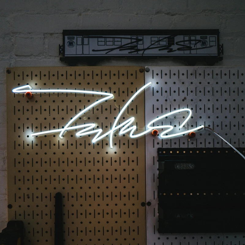 Signatura by Futura - Signe en néon LED