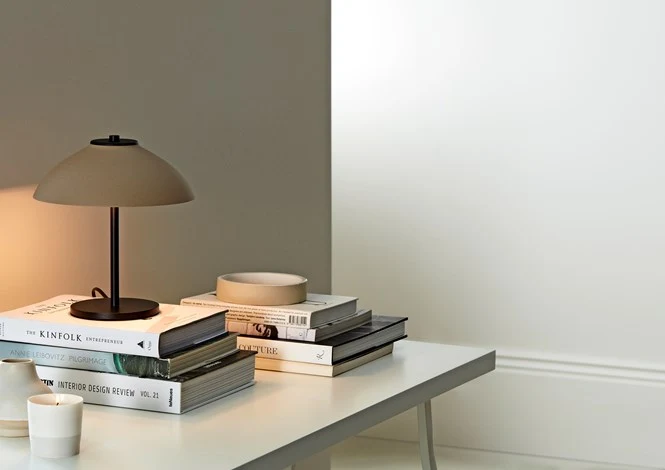 VALI - BORDLAMPE - SORT/SAND